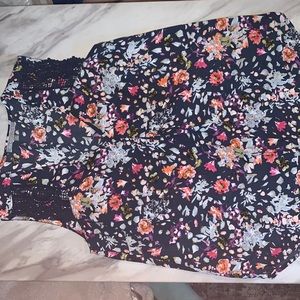 Women’s navy, floral tank top. Size small, never worn
